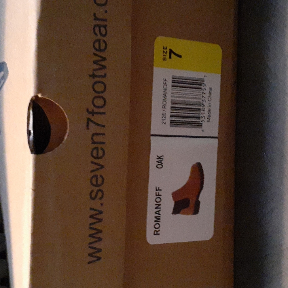 Boots - Picture 3 of 7